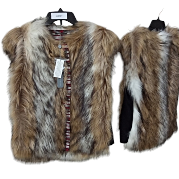 $345 12th Street] Cap Sleeve Faux Fur Vest in Tan Size Medium Boho Chic!! - Picture 3 of 8